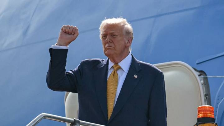 Trump visits Japan for trade talks as Tokyo vows to buy US trucks, soy & gas