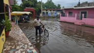 Vecinos afirman no dormir cada que laguna se desborda en El Rosario