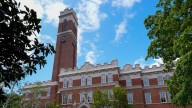 Sin acuerdos, la Casa Blanca organiza reunión con universidades que analizan pacto con Trump