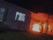 Consume incendio motocicleta en la colonia Del Bosque de Chetumal