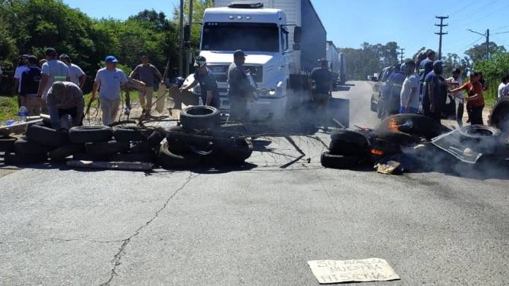 Trabajadores despedidos de ILVA cortan la calle 9 del Parque Industrial