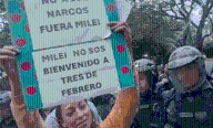 Una multitud recibió a Javier Milei también para rechazar su presencia en Tres de Febrero