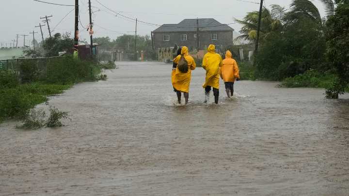El huracán "Melissa" arrasa Jamaica y avanza hacia Cuba con fuerza destructiva
