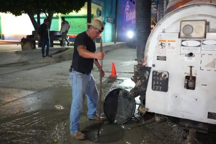Lluvias dejan daños en drenaje de Los Cabos; distribución de agua potable opera con normalidad