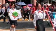 Estudiantes desfilan con fotos de Bernardo Bravo en Apatzingán