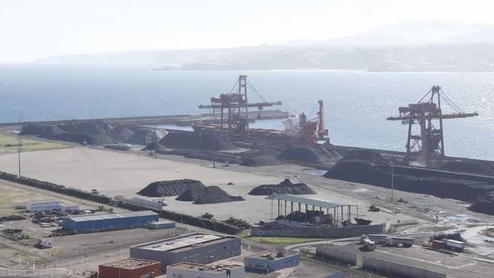 Novedades en el juicio por la desaparición del carbón en el Puerto de Gijón: el juez suspende por 60 días la vista