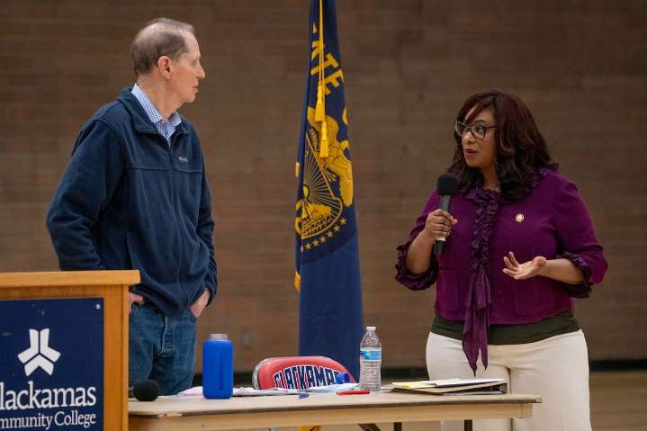 These Oregon congresspeople have raised the most toward their reelection bids