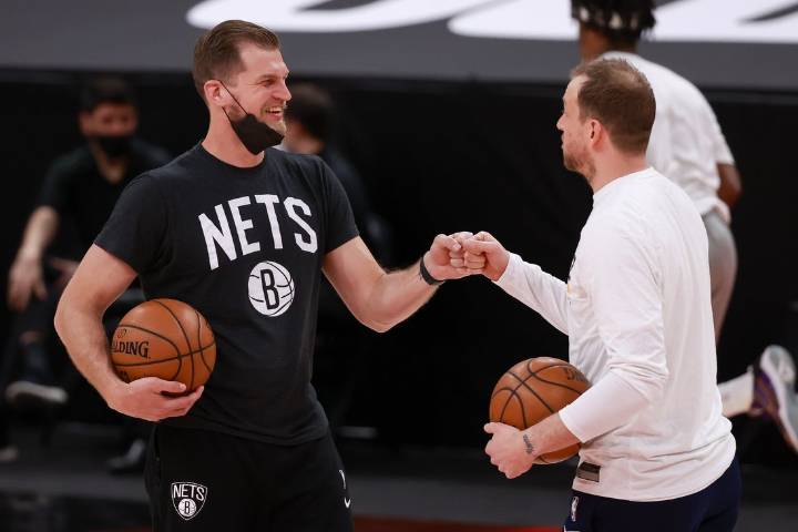 Deadspin | Brazilian-born Tiago Splitter named interim coach of Trail Blazers