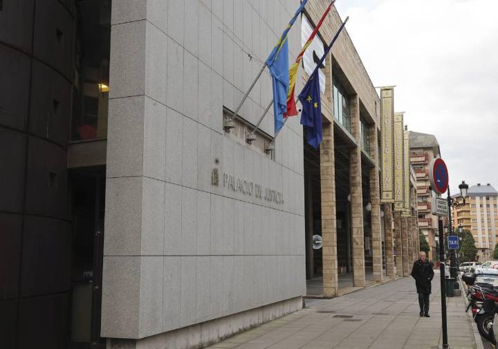 Un ovetense se enfrenta a un año de cárcel por publicar la foto de una mujer desnuda
