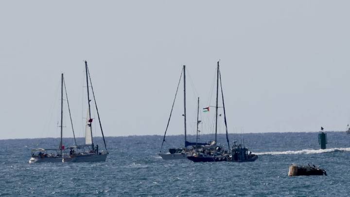 El cónsul consigue ver a parte de los españoles de la flotilla, cuya cifra se desconoce