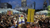 Miles de personas se reúnen en Tel Aviv a pocas horas del regreso de los rehenes en el marco de las negociaciones entre Israel y Hamás
