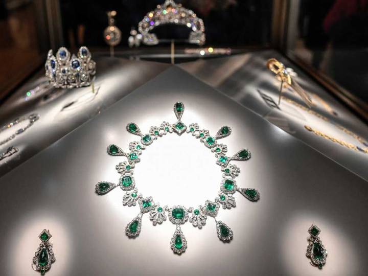 5 more jewel heist arrests made as Louvre probe deepens