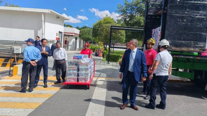 Con 'vaquita' diputados juntan 97 toneladas de víveres para damnificados