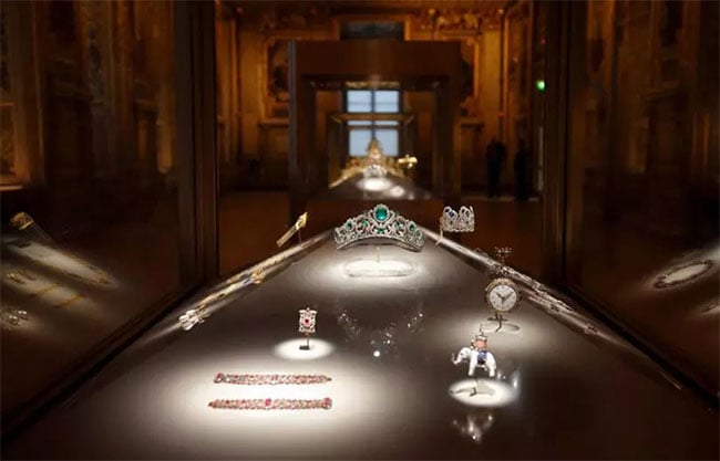 Ladrones del Louvre perdieron una joya en su huida, ¿cuál fue?