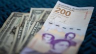 «Los bolívares son papel de Monopolio»: Venezolanos estarían preocupados por la inflación