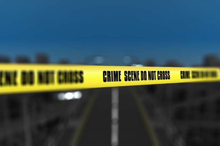 Trabajador vial muere al ser impactado por una rueda desprendida de un camión en la East Freeway