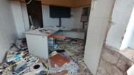 La centenaria (y protegida) estación de Feve en La Felguera, víctima del vandalismo: "Lleva cuatro meses fuera de servicio y ya está destrozada"