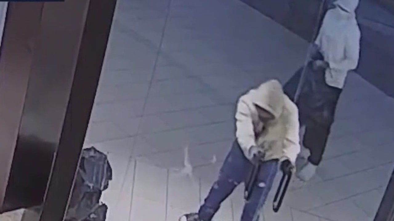 Masked men ransack Volusia Mall store, steal thousands in clothing