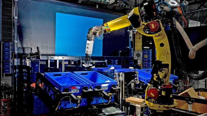 Amazon plans to replace more than half a million jobs with robots