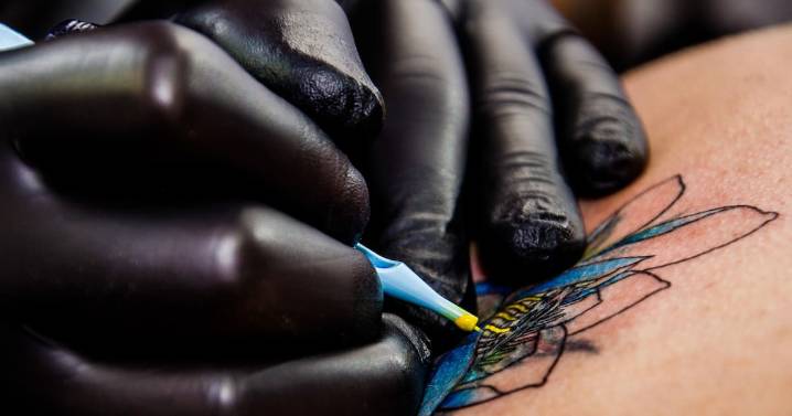 Ponen lupa a negocios de tatuajes y piercings  en BC