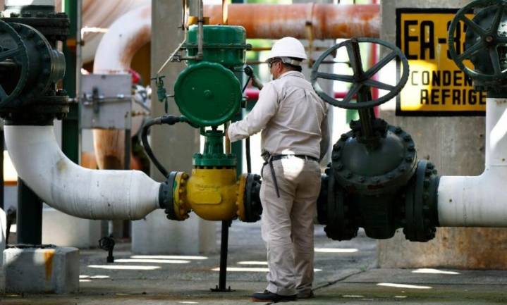 Fitch Ratings mejora calificación de Pemex