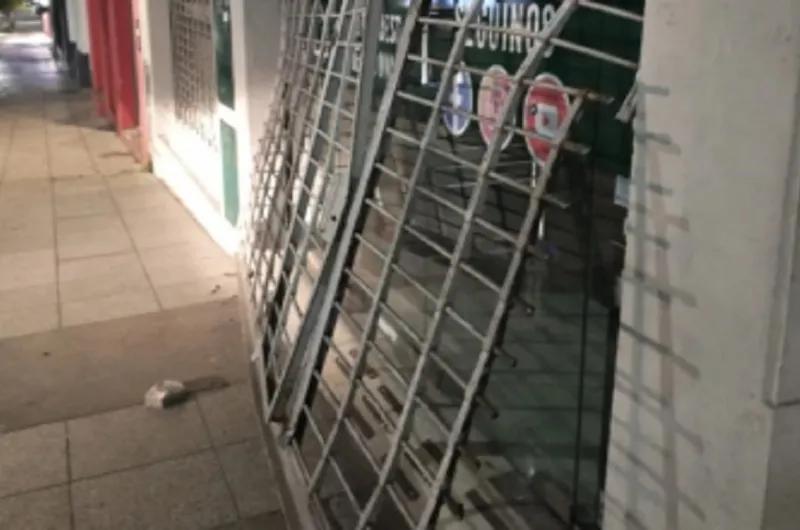 Detienen a una mujer acusada de robar una prenda en un local del Paseo Sarmiento