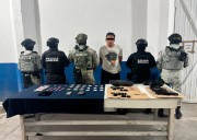En Tabasco, GN detiene a una persona en posesión de armamento y narcóticos