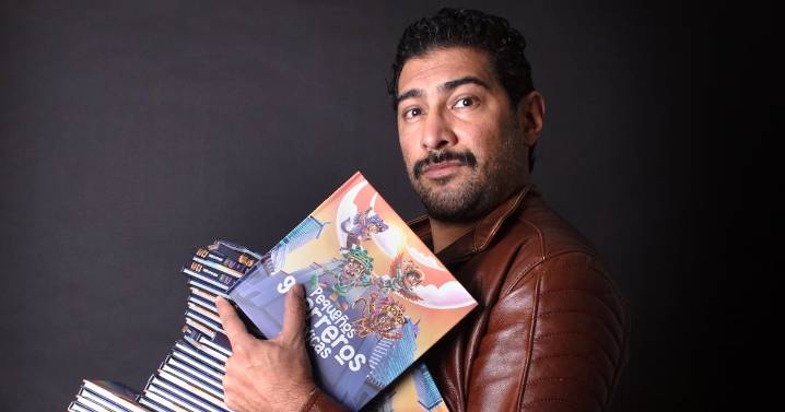 Ianis Guerrero lanza libro infantil para que niños tengan sus propios superhéroes mexicanos