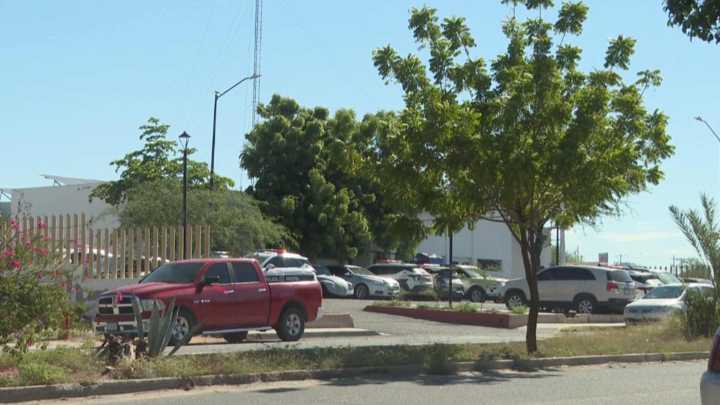 Sujeto Detenido por Golpear a un Joven Frente a Comandancia de Policía Municipal en Hermosillo