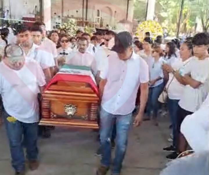 Dieron sentido adiós al Alcalde Miguel Bahena Solorzano