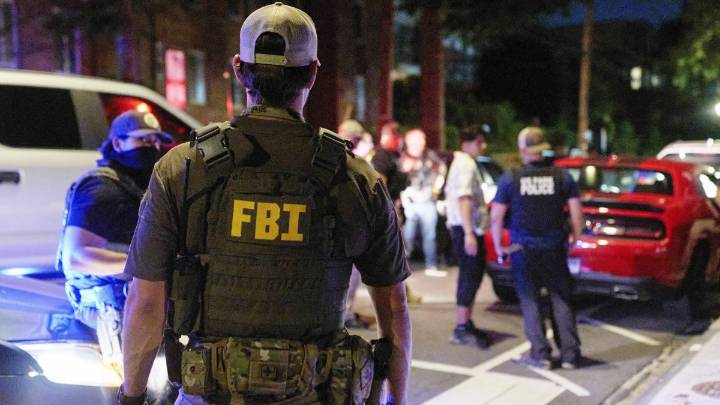DOJ: La rápida detención del hombre que amenazó de muerte a Benny Johnson 'recuerda' el compromiso de la agencia de detener la violencia política