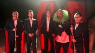 Brozo y Loret visitan las catacumbas donde se refugian los vampiros mexicanos. Los espectros se preparan para recibir al Drácula López Hernández, quien podría quedar confinado en su sarcófago por los 