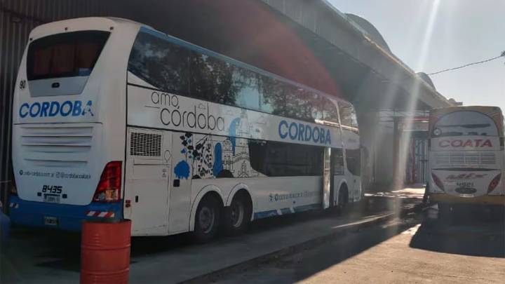 Horror en Córdoba: hallaron un feto en el baño de un micro de larga distancia