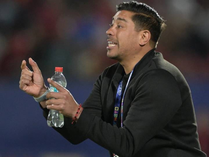 Técnico de Chile califica a México como “un rival muy completo” antes del partido de octavos