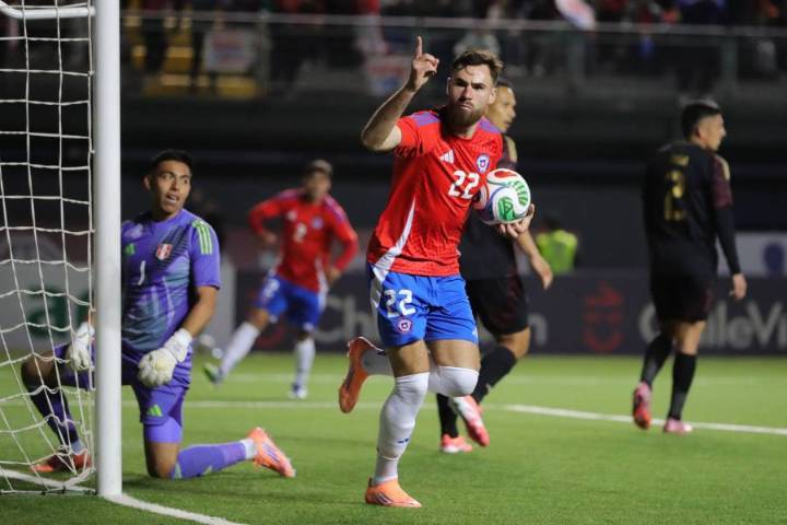 Con un autogol en la agonía: La Roja rescata trabajada victoria sobre Perú en La Florida