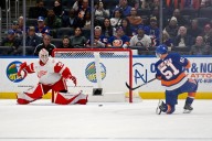 Deadspin | Islanders blitz Red Wings 7-2 in 4th straight victory