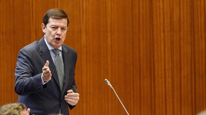 La Fiscalía de Castilla y León abre una investigación contra Mañueco por los incendios de agosto