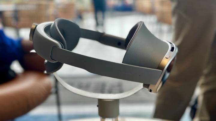Everything in this week's tech news: The $1,800 Galaxy XR headset is FINALLY here as Samsung launches its AI-powered answer to Vision Pro, plus the official OnePlus 15 release date, and Android Auto's