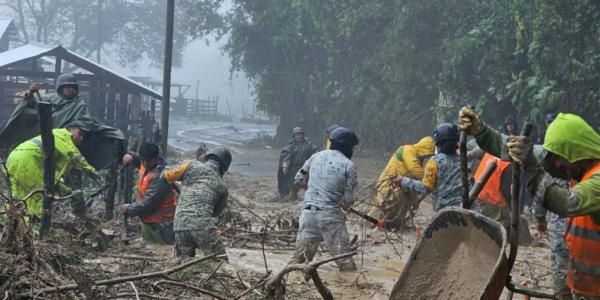 Suman 80 muertos y 18 desaparecidos en cinco estados de México por lluvias