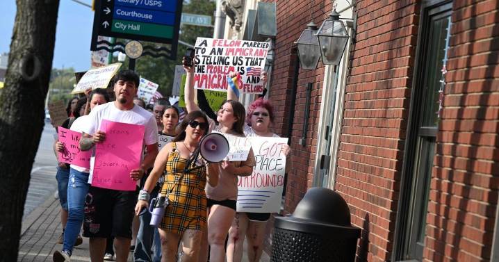 Hundreds gather in Jeffersonville for 'No Kings' protest