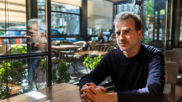 Daniel Hendler: "El paso del tiempo tiene algo trágico y algo de comedia"