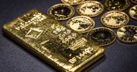 Inversionistas apuestan por el oro y un dólar más débil mientras crece el optimismo sobre Colombia