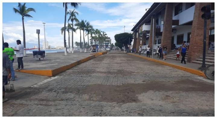 Se abrió la circulación vial en el Centro de Puerto Vallarta, tras limpiar inmediaciones de Malecón