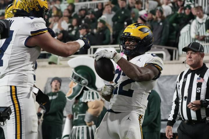Deadspin | Justice Haynes (2 TDs), carries No. 25 Michigan past Michigan State