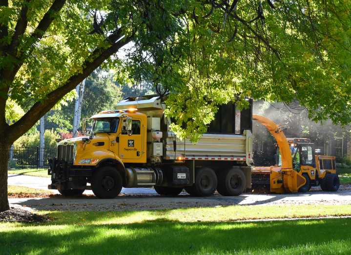 Naperville Offers Three Fall Collection Cycles; Other Options to Clear Leaves