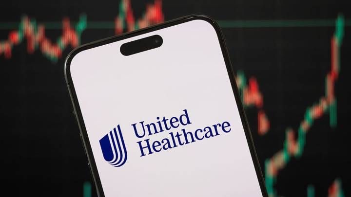 UnitedHealth lifts 2025 profit forecast, aims for growth in 2026