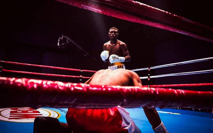 “Quiero ayudar a revivir el boxeo en el país”: Yuberjen Martínez tras vencer por knockout a rival dominicano en Bogotá