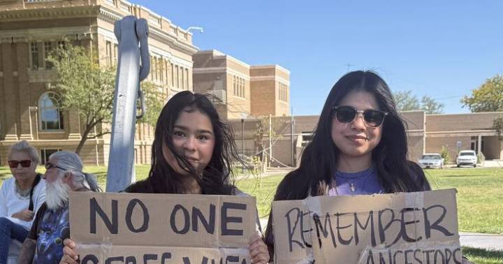 'No Kings' protest in Roswell Saturday