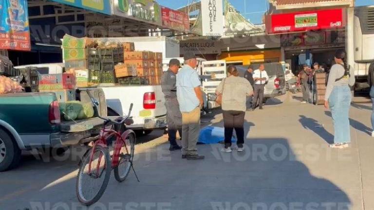 Muere trabajador por aparente infarto en Central de Abastos de Los Mochis