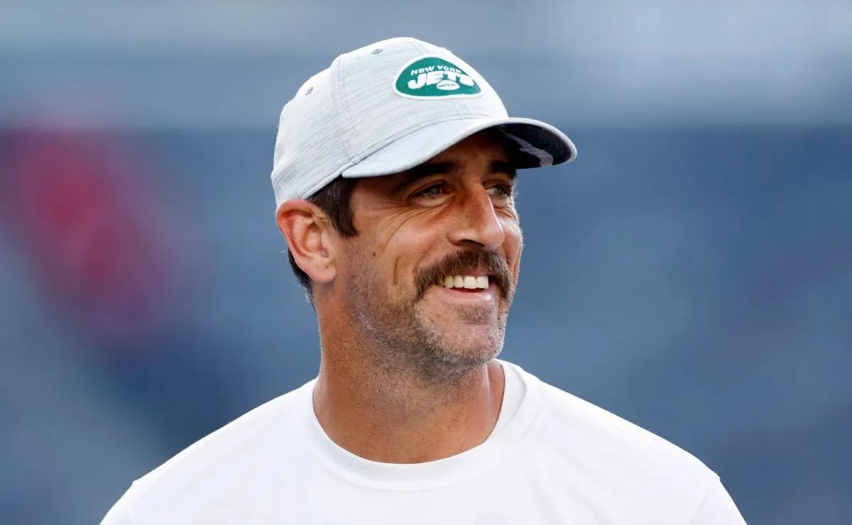 Jets owner Woody Johnson makes strong statement about Aaron Rodgers after Justin Fields’ poor performances